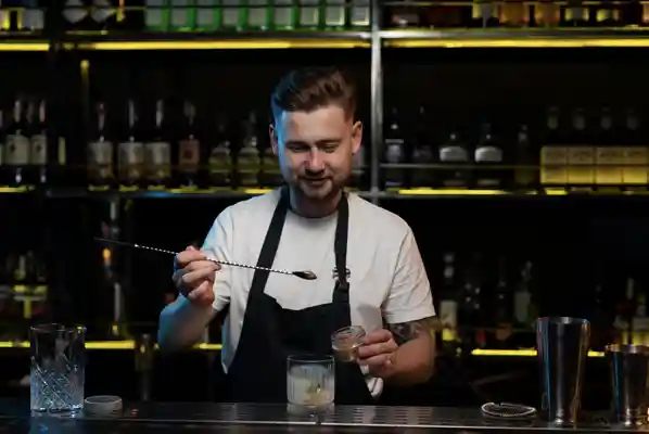 Bartender serving responsibly — Responsible Service of Alcohol course